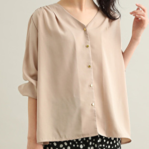 【ドラマ・リカ/6話】夏菜/着用トップス:【EASY CARE】メタル釦前開きブラウス