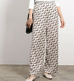 【まだ結婚できない男/8話】吉田羊/着用衣装：モノグラムジャージーストレートパンツ