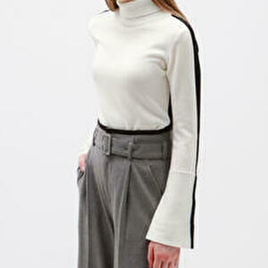 【まだ結婚できない男/7話】吉田羊/着用衣装(ニット)：2フェイス タートルネック