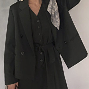 【まだ結婚できない男/5話】吉田羊/着用衣装(ジャケット)：DOUBLE BREASTED JACKET