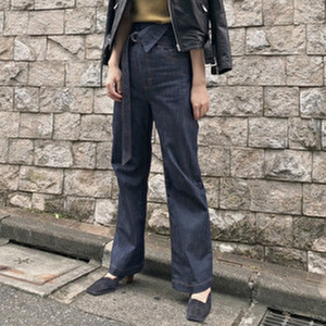 【まだ結婚できない男/5話】吉田羊/着用衣装(パンツ)：WRAP WAIST DENIM PANTS